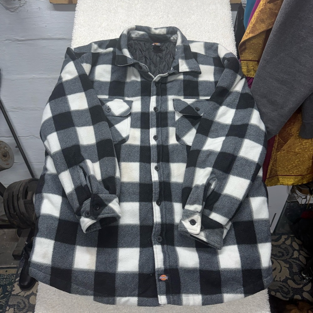 Dickies Black & White Buffalo Plaid Button-Up Shacket size XXL, very soft, lined